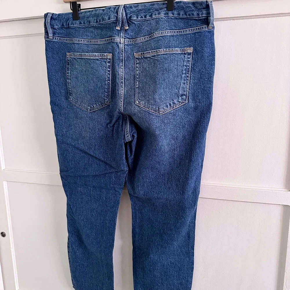 Good American Deep Blue Relaxed Jeans - Picture 2 of 3
